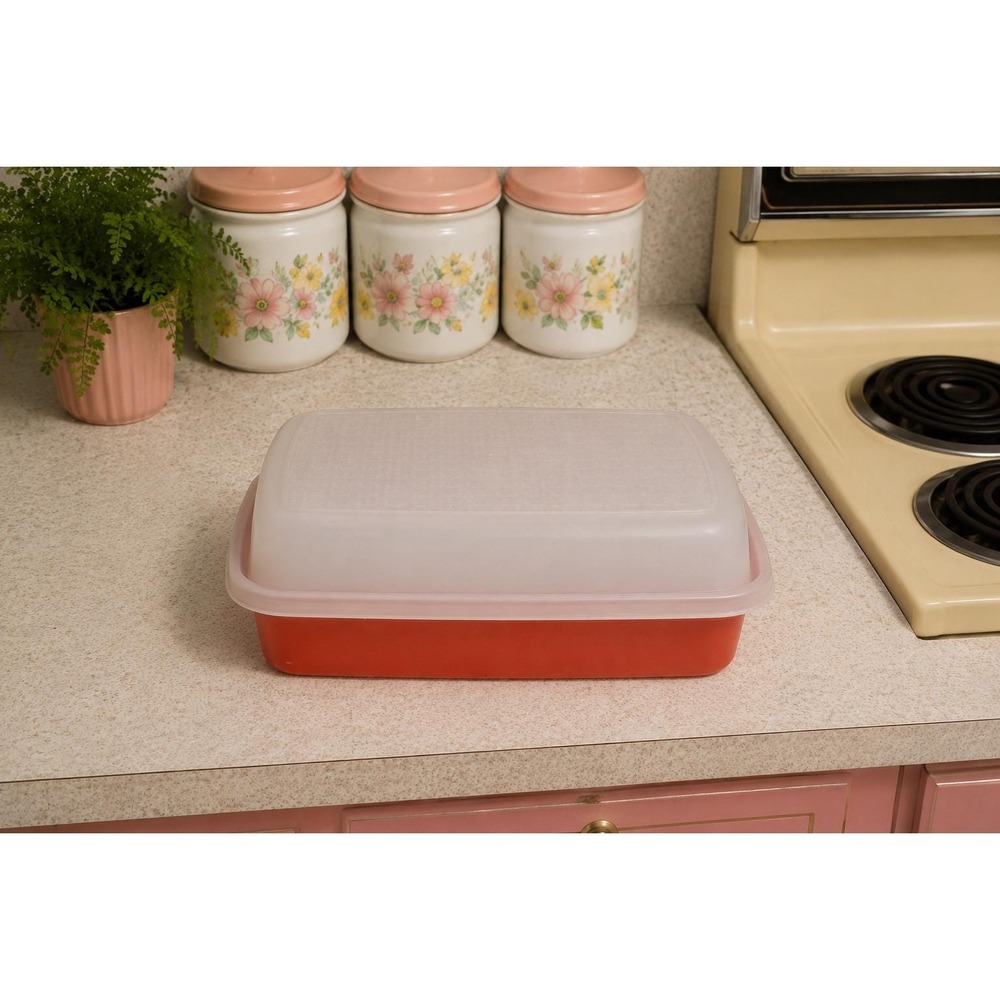 Vintage 1980s Tupperware Jr Season-N-Serve #1518 with #1519 Lid – Paprika Red –
